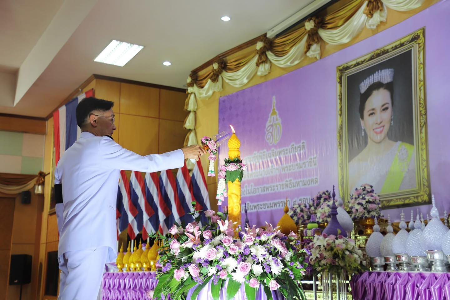 title - ส.ป.ก.ยโสธร ร่วมพิธีถวายเครื่องราชสักการะและวางพานพุ่ม และพิธีจุดเทียนถวายพระพรชัยมงคล เนื่องในโอกาสพระราชพิธีมหามงคลเฉลิมพระชนมพรรษา 4 รอบ สมเด็จพระนางเจ้าสุทิดา พัชรสุธาพิมลลักษณ พระบรมราชินี 3 มิถุนายน 2569